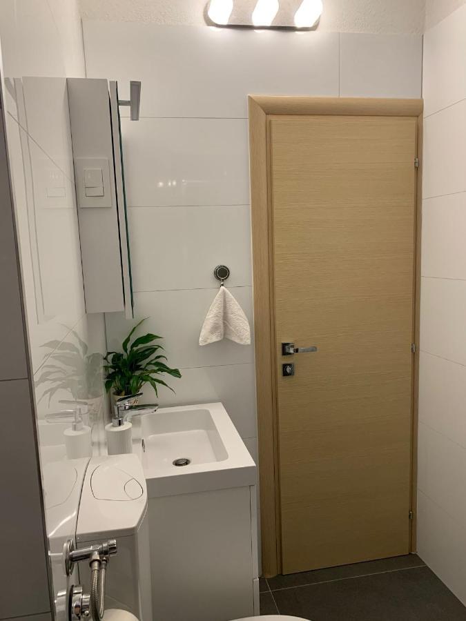 Mm Split Apartment - 5 Min By Car To The Beach & City Center - Free Public Parking エクステリア 写真