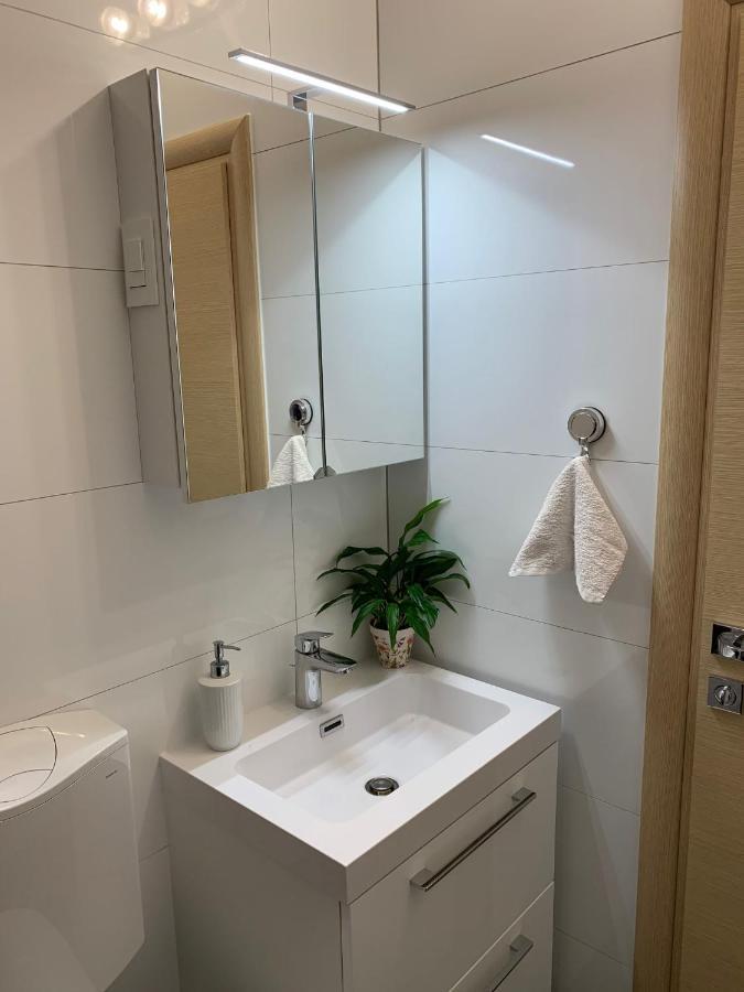 Mm Split Apartment - 5 Min By Car To The Beach & City Center - Free Public Parking エクステリア 写真