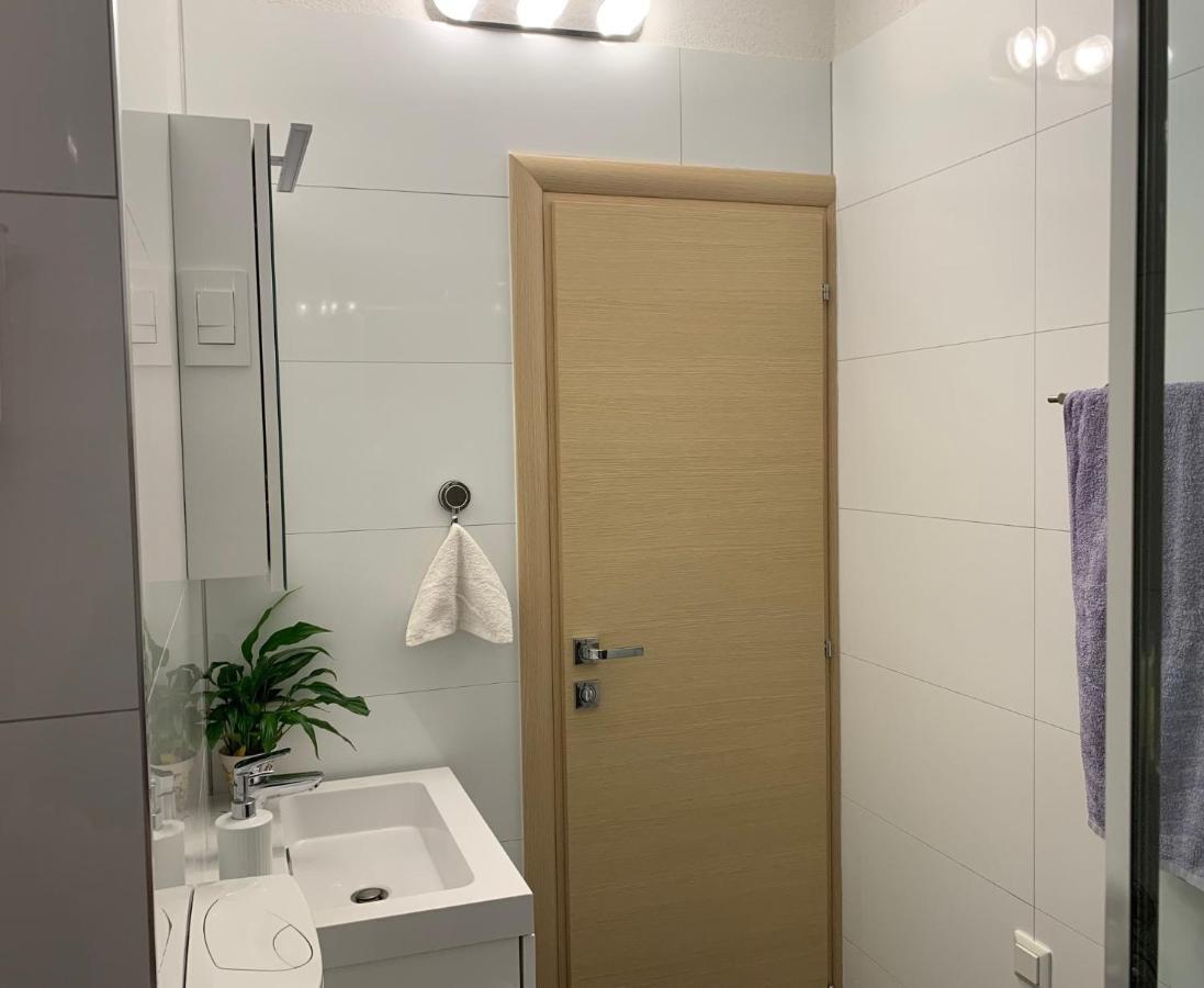 Mm Split Apartment - 5 Min By Car To The Beach & City Center - Free Public Parking エクステリア 写真