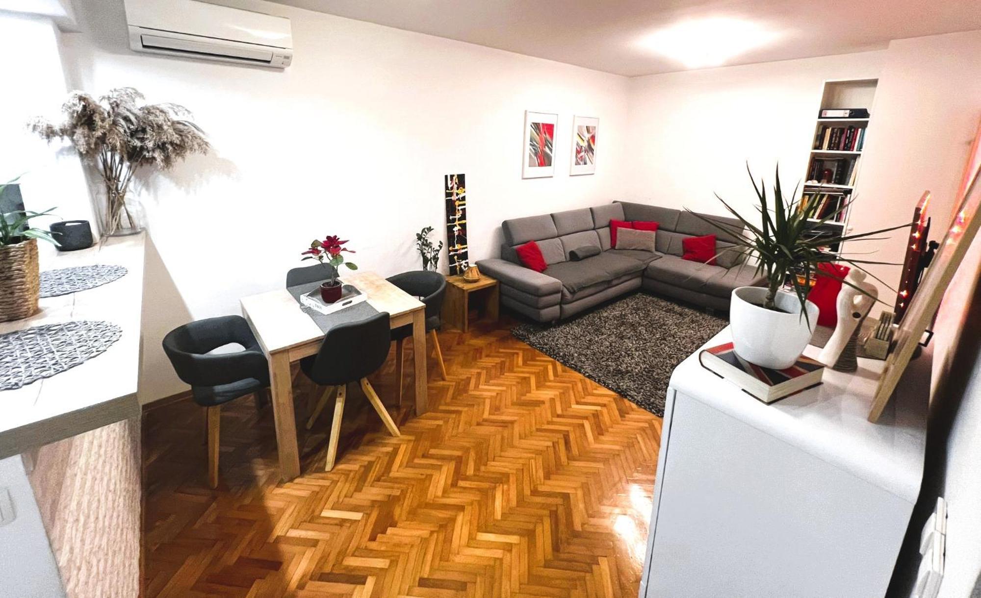 Mm Split Apartment - 5 Min By Car To The Beach & City Center - Free Public Parking エクステリア 写真