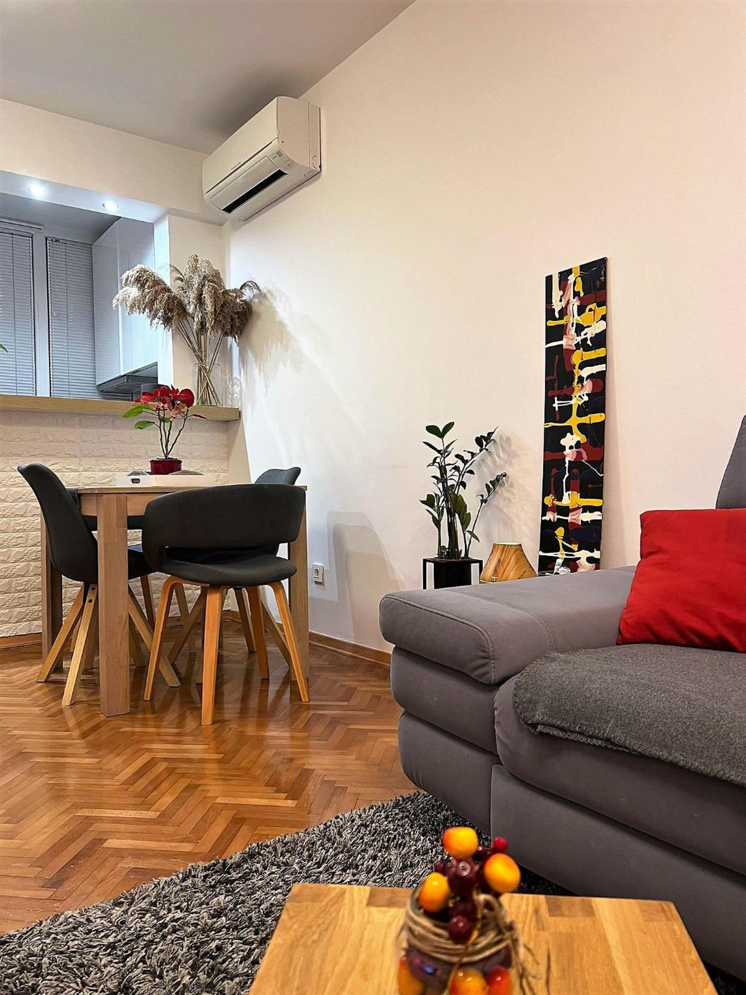 Mm Split Apartment - 5 Min By Car To The Beach & City Center - Free Public Parking エクステリア 写真