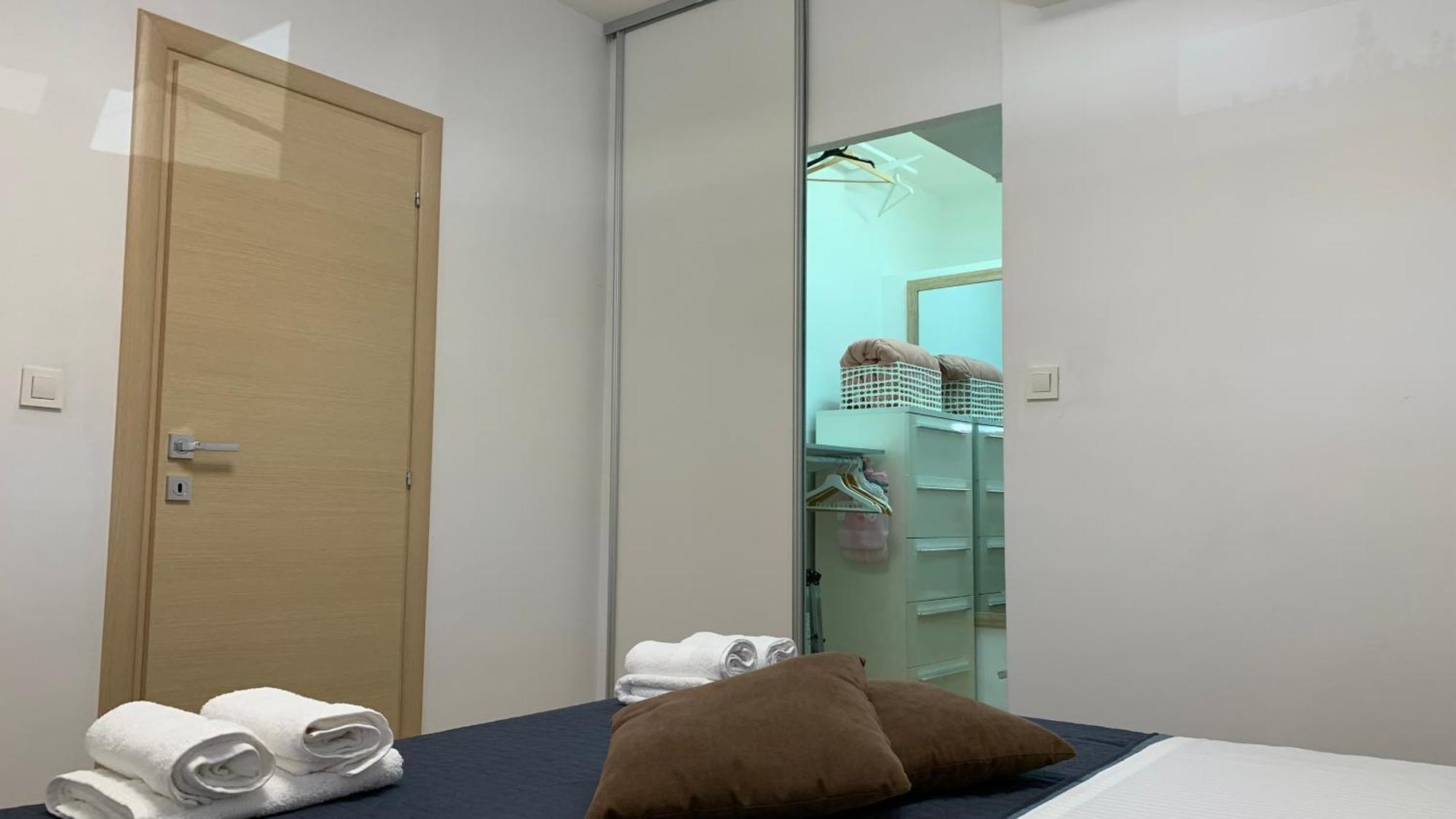Mm Split Apartment - 5 Min By Car To The Beach & City Center - Free Public Parking エクステリア 写真